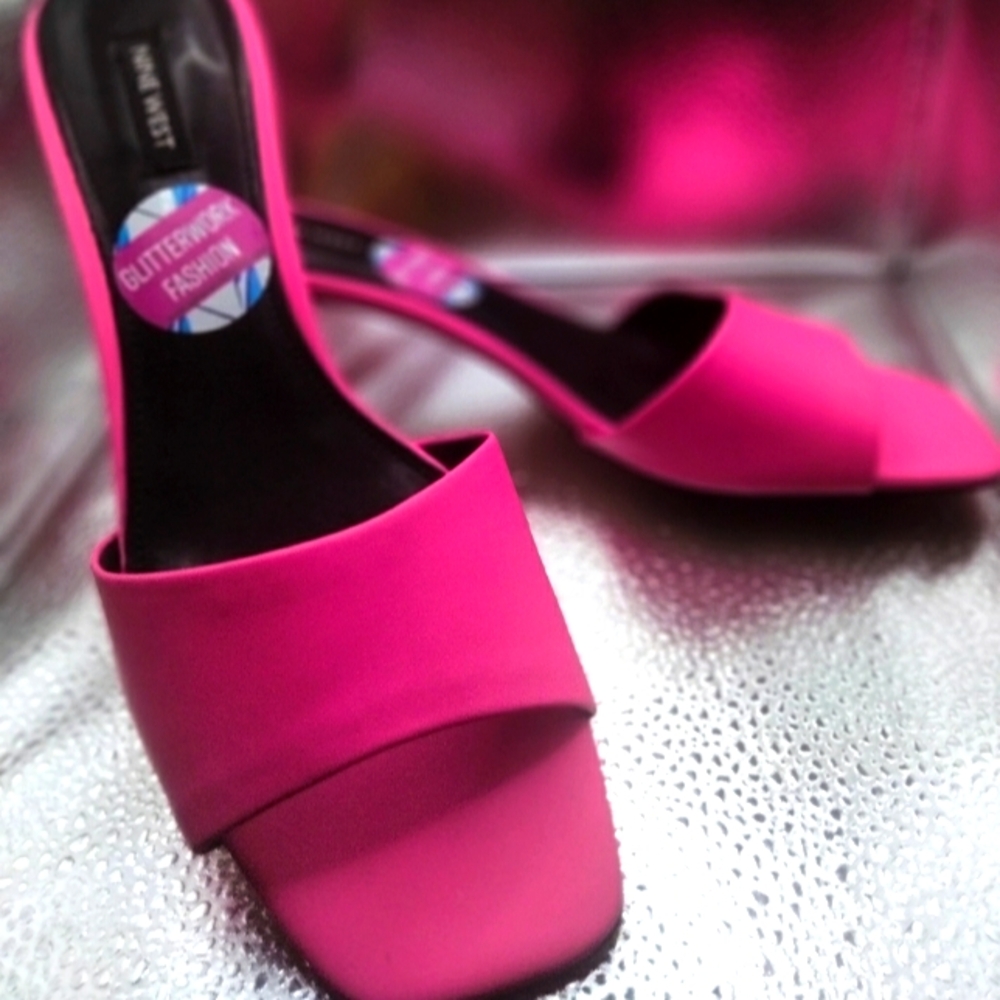 Nine West Size 11 M around a 3 inch heel